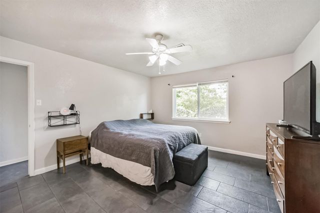 1749 Dolphin Drive, Seabrook, TX 77586