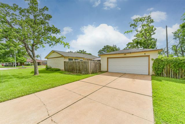1749 Dolphin Drive, Seabrook, TX 77586