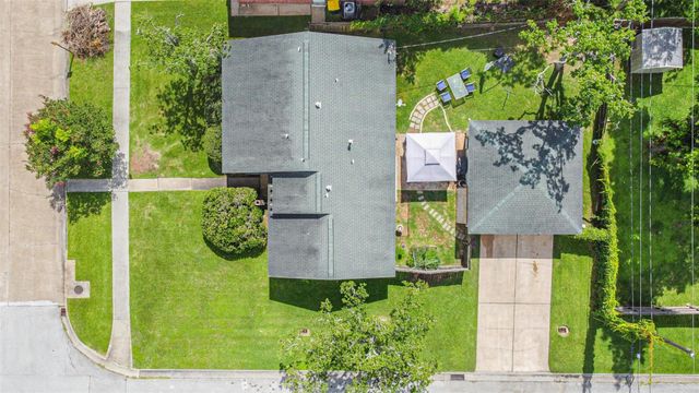 1749 Dolphin Drive, Seabrook, TX 77586