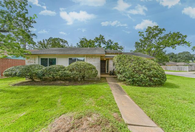 1749 Dolphin Drive, Seabrook, TX 77586