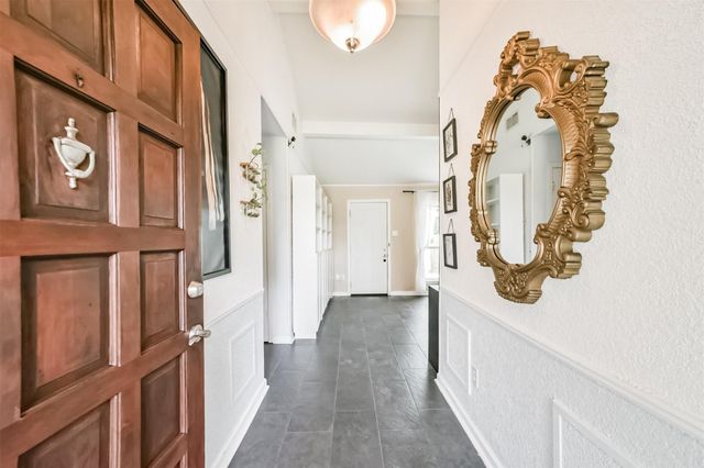 1749 Dolphin Drive, Seabrook, TX 77586
