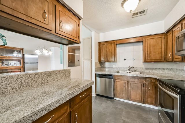 1749 Dolphin Drive, Seabrook, TX 77586