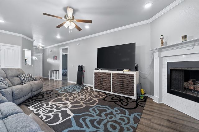 952 Glass Street, Cave Springs, AR 72718
