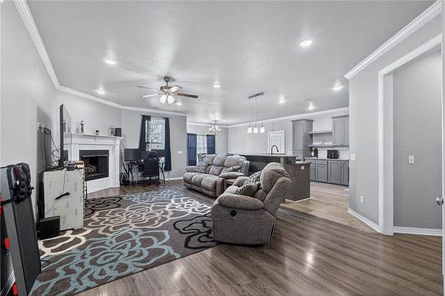 952 Glass Street, Cave Springs, AR 72718