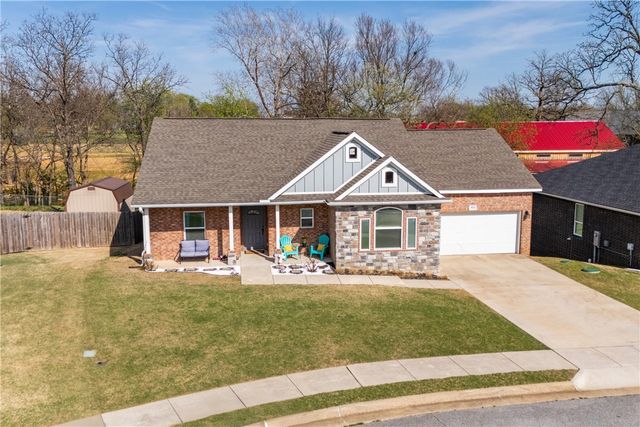 952 Glass Street, Cave Springs, AR 72718