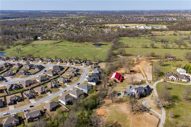 952 Glass Street, Cave Springs, AR 72718