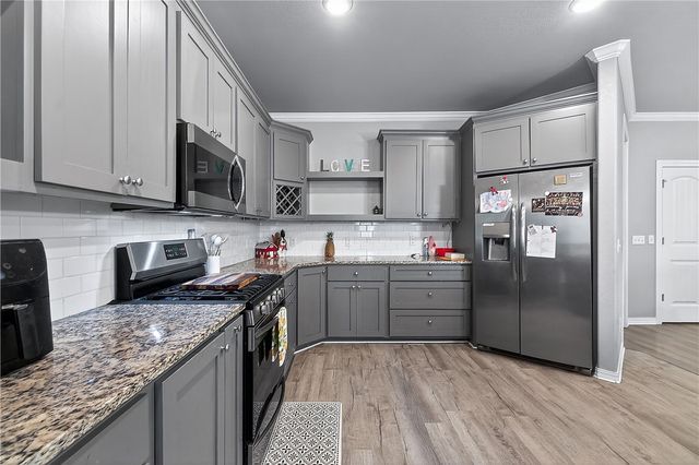 952 Glass Street, Cave Springs, AR 72718
