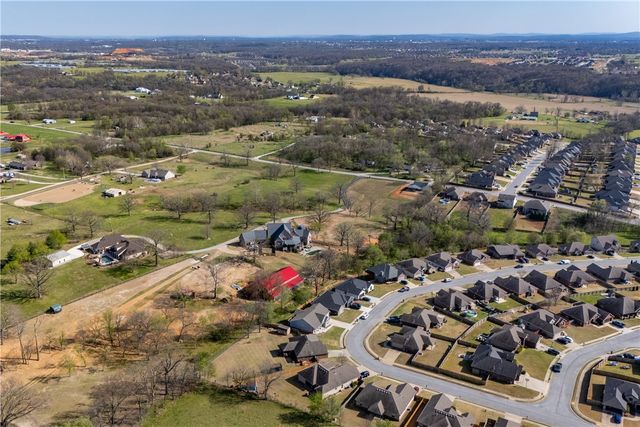 952 Glass Street, Cave Springs, AR 72718