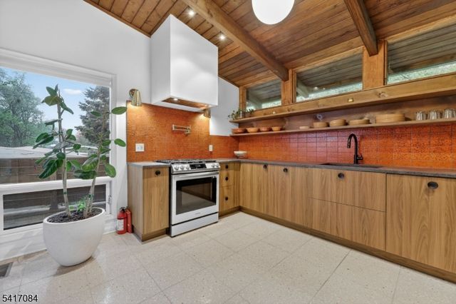 39 Skyline Dr, Morris Twp., NJ 07960
