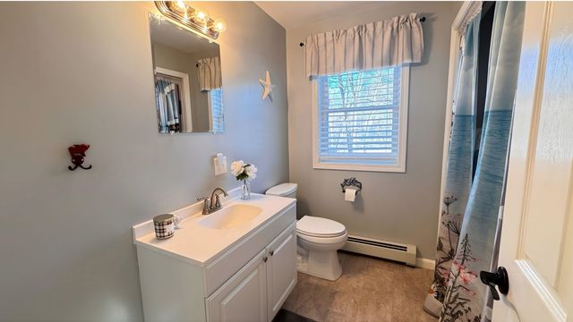 8 Cote Circle, Raymond, NH 03077