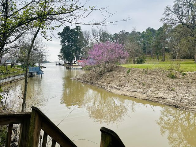 190 White Oak Circle, Point Blank, TX 77364