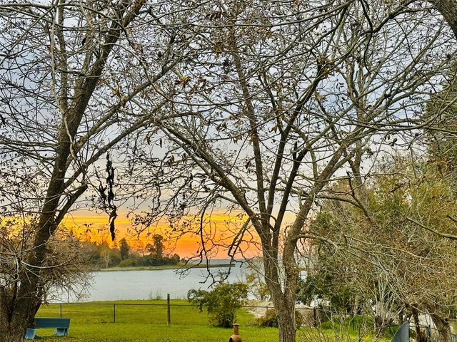 190 White Oak Circle, Point Blank, TX 77364