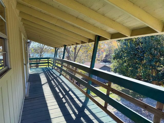 190 White Oak Circle, Point Blank, TX 77364