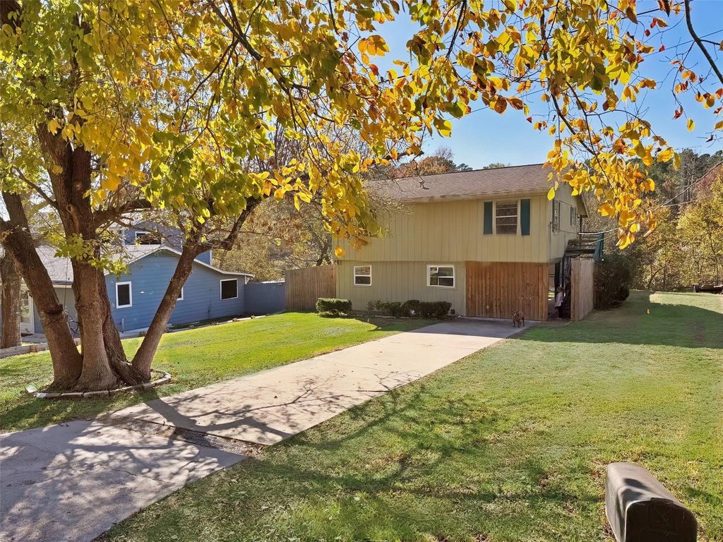 190 White Oak Circle, Point Blank, TX 77364