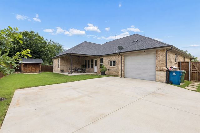 101 Sycamore Lane, Roanoke, TX 76262