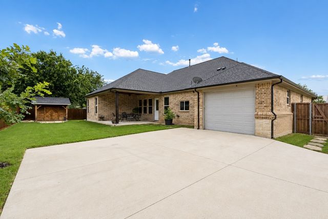 101 Sycamore Lane, Roanoke, TX 76262