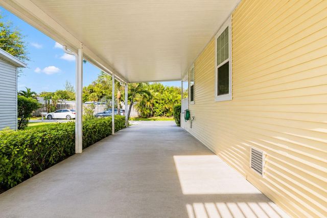 6119 N Ficus Lane, Atlantis, FL 33462