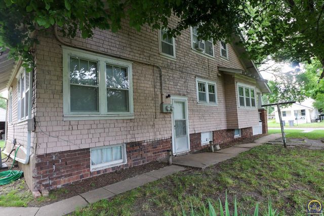 312 E 8th Ave, Emporia, KS 66801