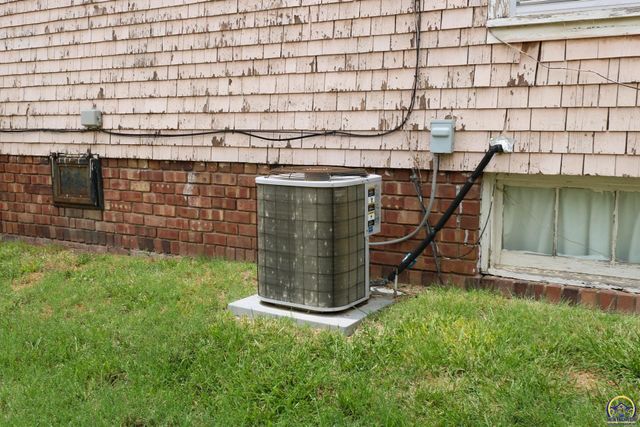 312 E 8th Ave, Emporia, KS 66801