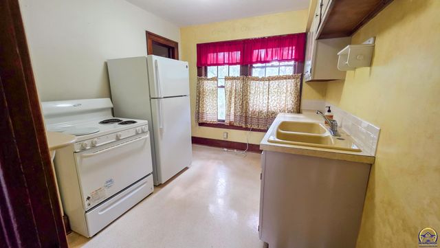 312 E 8th Ave, Emporia, KS 66801