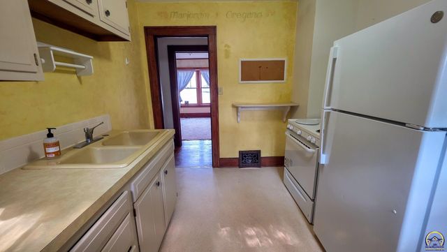 312 E 8th Ave, Emporia, KS 66801