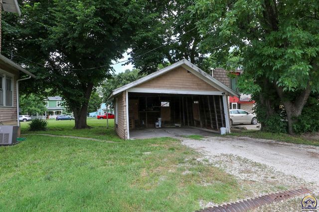 312 E 8th Ave, Emporia, KS 66801