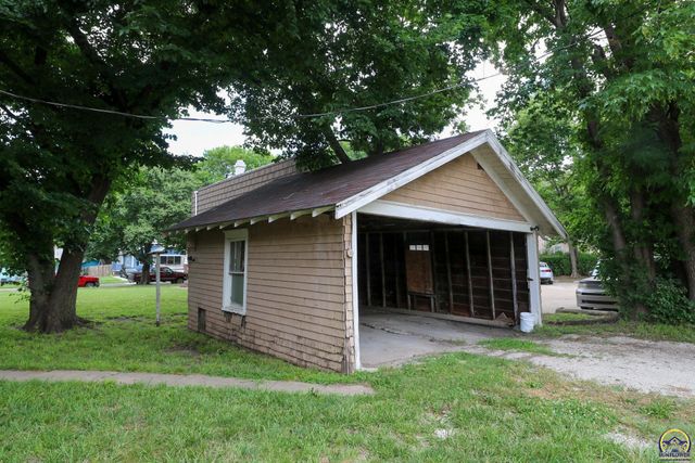 312 E 8th Ave, Emporia, KS 66801