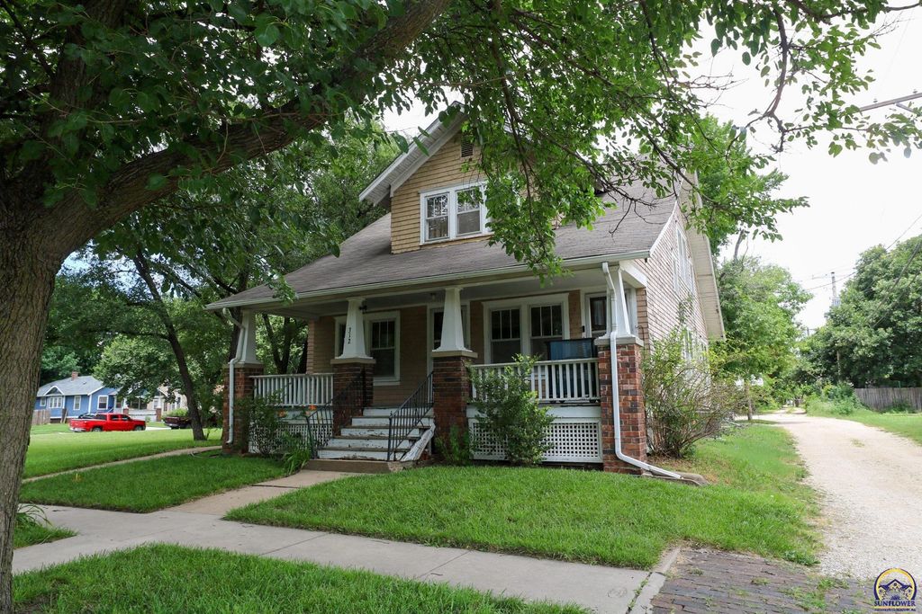 312 E 8th Ave, Emporia, KS 66801