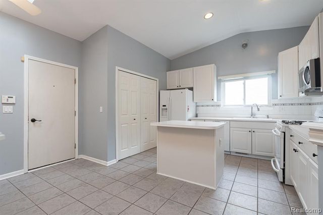 15177 Seeley Drive, Holly, MI 48442