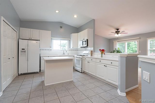15177 Seeley Drive, Holly, MI 48442