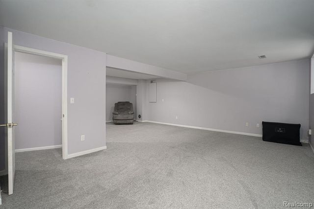 15177 Seeley Drive, Holly, MI 48442