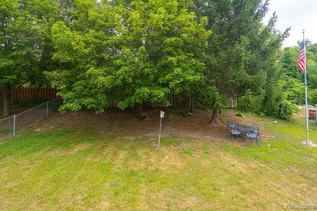 15177 Seeley Drive, Holly, MI 48442