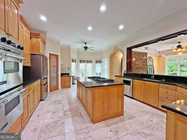 6709 Wooded Cove Court, Flowery Branch, GA 30542