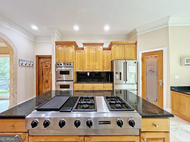 6709 Wooded Cove Court, Flowery Branch, GA 30542