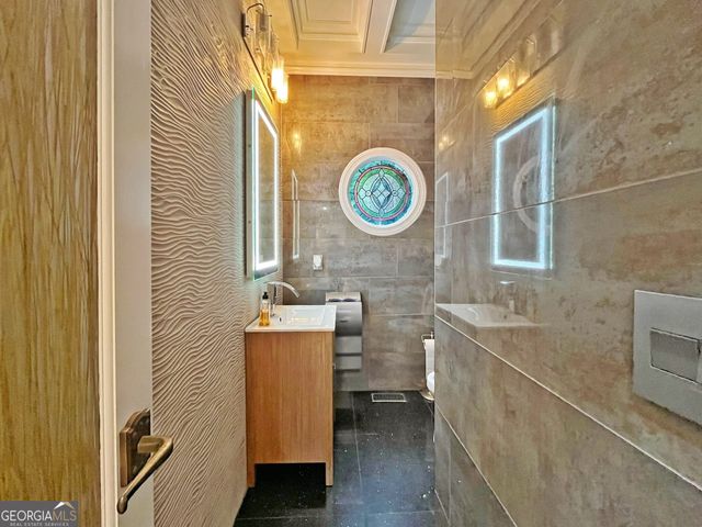 6709 Wooded Cove Court, Flowery Branch, GA 30542