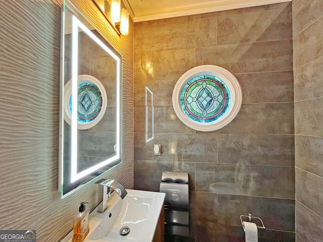 6709 Wooded Cove Court, Flowery Branch, GA 30542