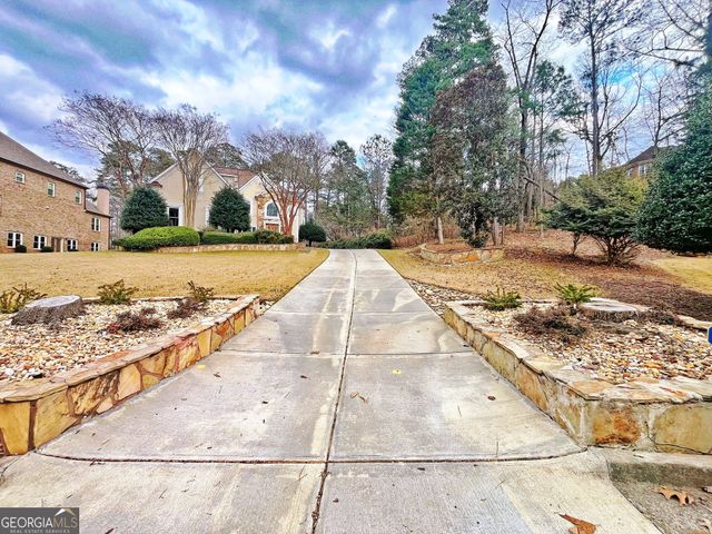 6709 Wooded Cove Court, Flowery Branch, GA 30542