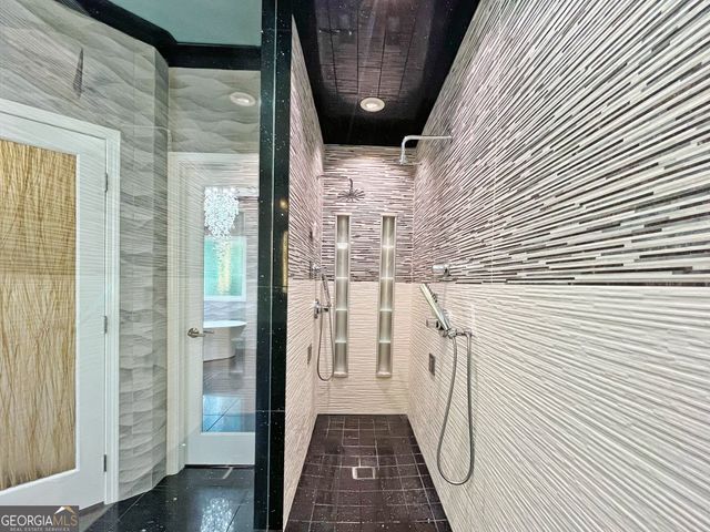 6709 Wooded Cove Court, Flowery Branch, GA 30542