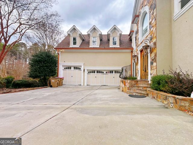 6709 Wooded Cove Court, Flowery Branch, GA 30542