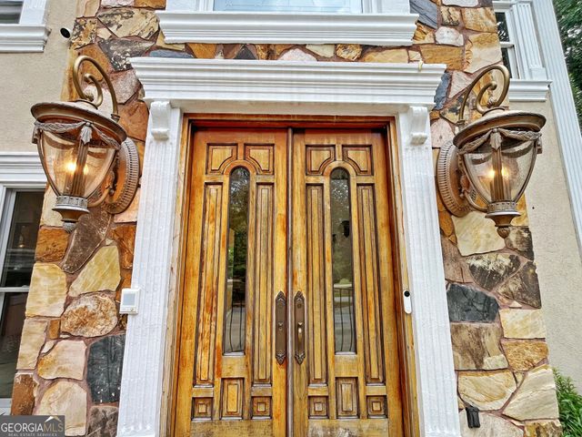 6709 Wooded Cove Court, Flowery Branch, GA 30542