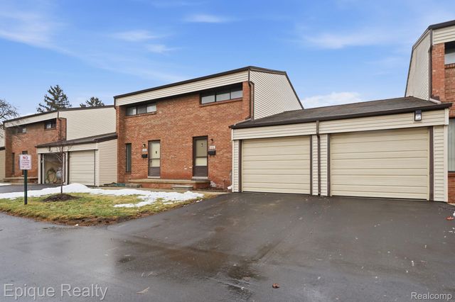 2052 Roman Court, Warren, MI 48092