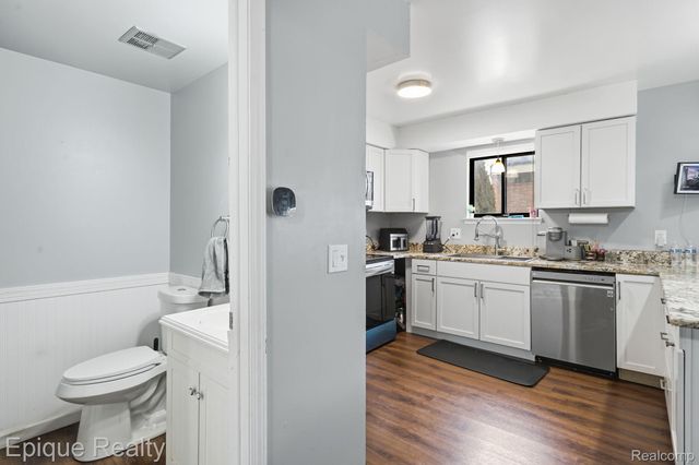 2052 Roman Court, Warren, MI 48092