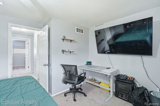 2052 Roman Court, Warren, MI 48092