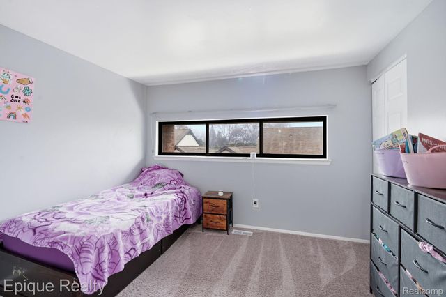 2052 Roman Court, Warren, MI 48092