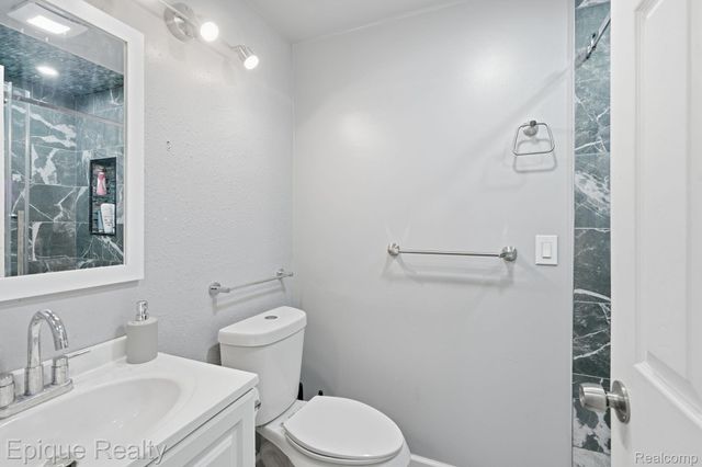 2052 Roman Court, Warren, MI 48092