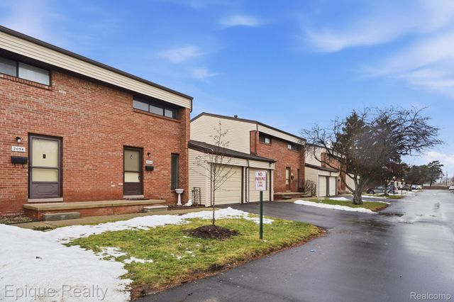 2052 Roman Court, Warren, MI 48092