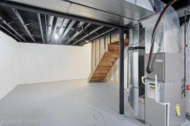 2052 Roman Court, Warren, MI 48092