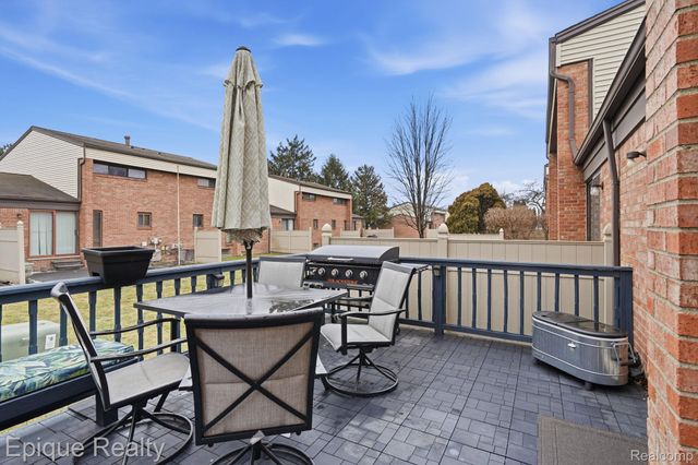 2052 Roman Court, Warren, MI 48092