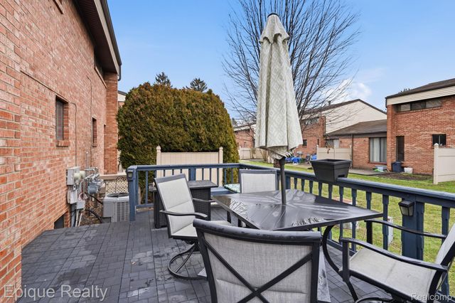 2052 Roman Court, Warren, MI 48092