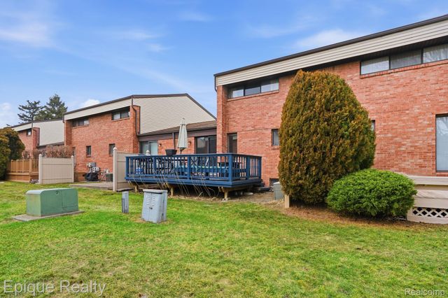 2052 Roman Court, Warren, MI 48092